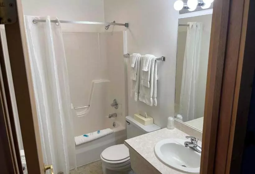 Hotelli Moose Creek Lodge & Suites