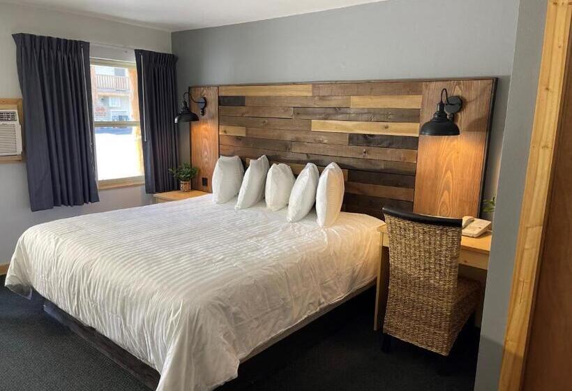 בית מלון כפרי Moose Creek Lodge & Suites