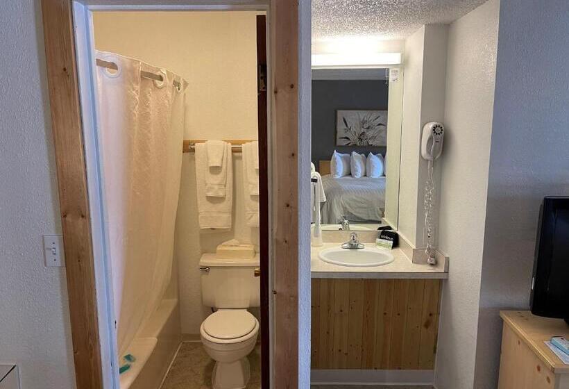 בית מלון כפרי Moose Creek Lodge & Suites