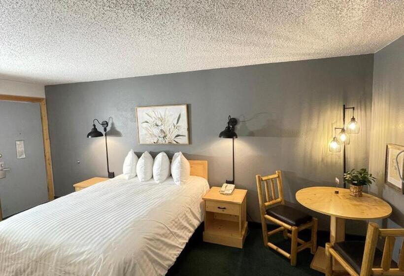 בית מלון כפרי Moose Creek Lodge & Suites