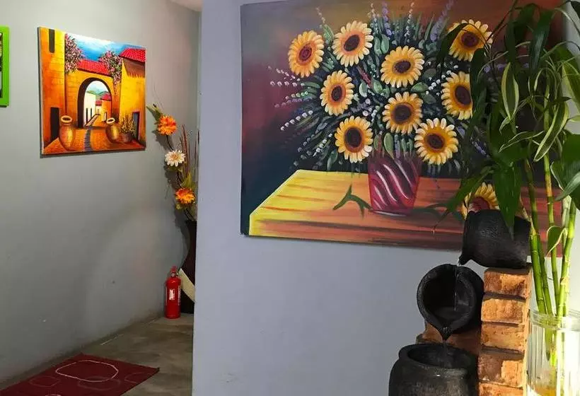 هتل Lima Airport Hostel