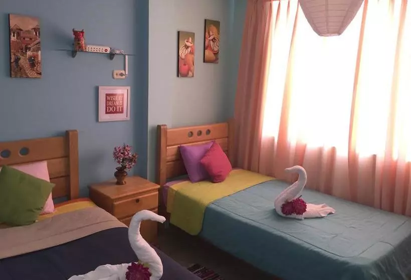 هتل Lima Airport Hostel