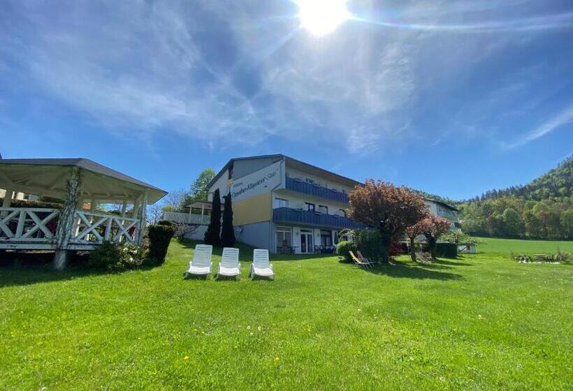 Hotel Pension Carinthia