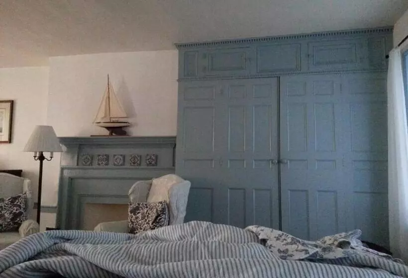 ホテル Wades Point Inn On The Bay