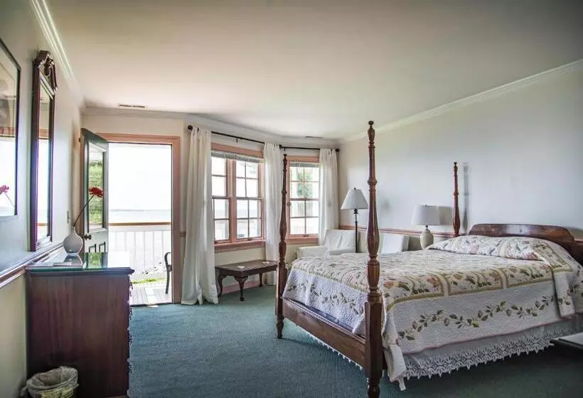 ホテル Wades Point Inn On The Bay