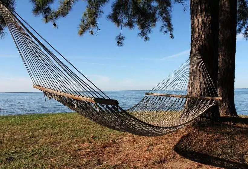 ホテル Wades Point Inn On The Bay
