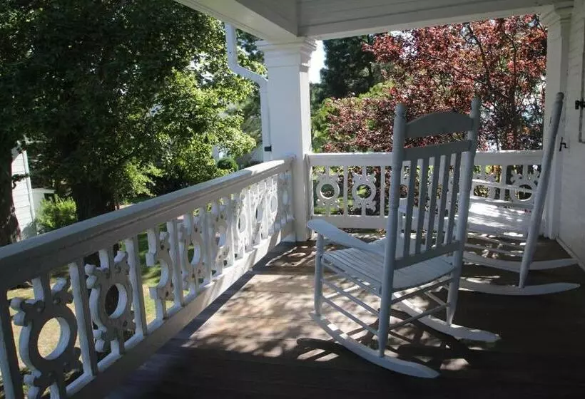 ホテル Wades Point Inn On The Bay