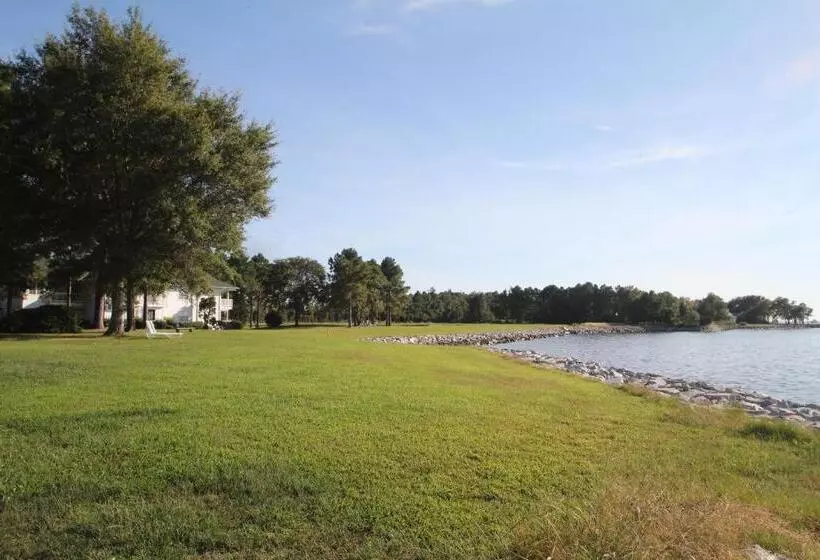 ホテル Wades Point Inn On The Bay