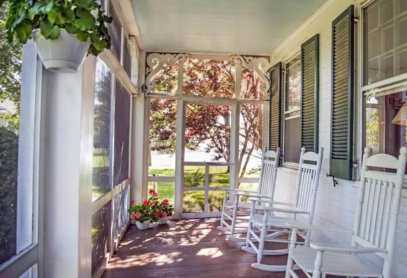 ホテル Wades Point Inn On The Bay