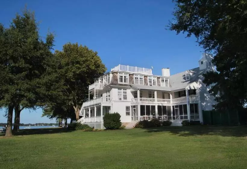 ホテル Wades Point Inn On The Bay