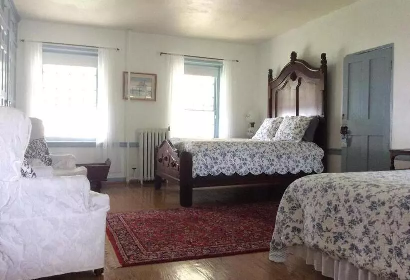 ホテル Wades Point Inn On The Bay