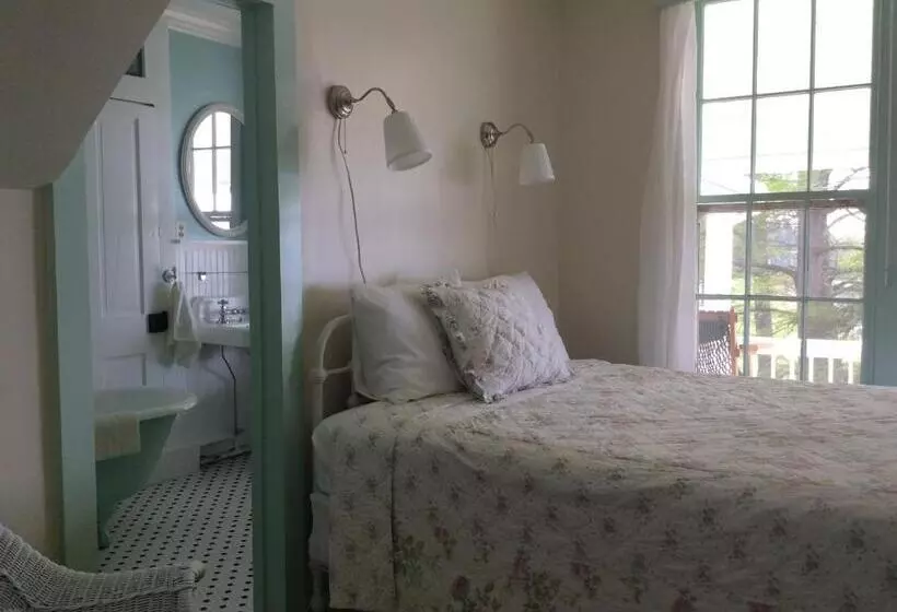 ホテル Wades Point Inn On The Bay