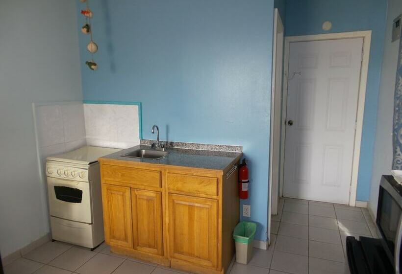 هتل Wind Chimes Inn