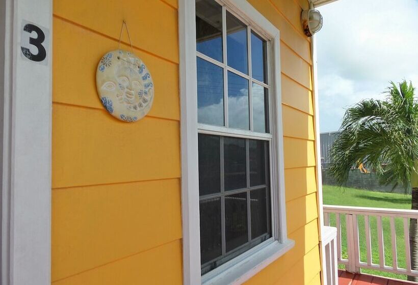 هتل Wind Chimes Inn