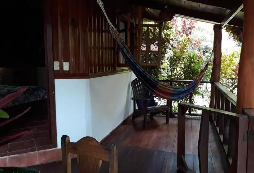 تختخواب و صبحانه Cabinas Nirvana Ecolodge