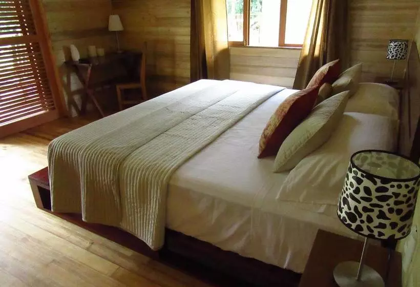 تختخواب و صبحانه Natura Lodges