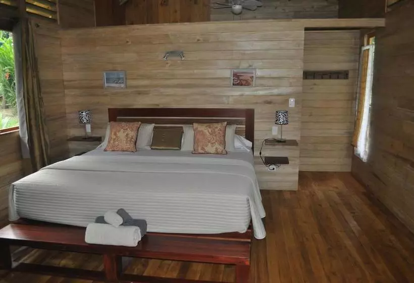 تختخواب و صبحانه Natura Lodges