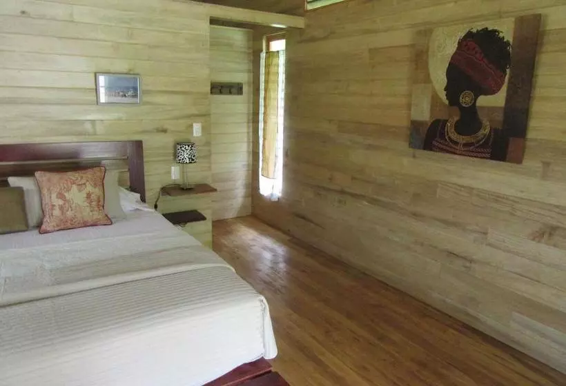 تختخواب و صبحانه Natura Lodges