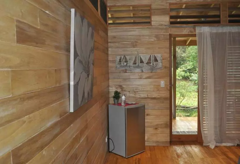 تختخواب و صبحانه Natura Lodges