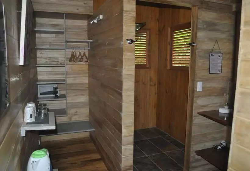 تختخواب و صبحانه Natura Lodges