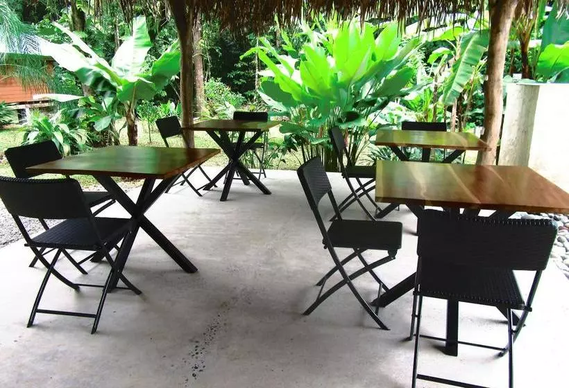 تختخواب و صبحانه Natura Lodges