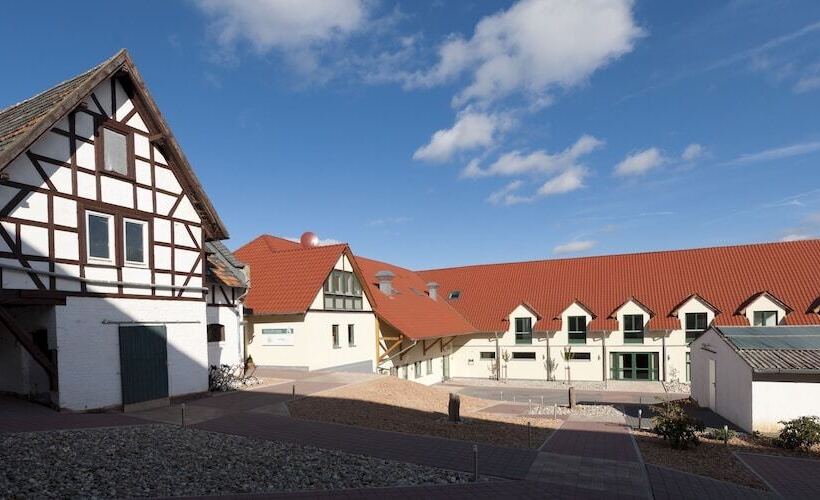 Отель Apartments Golfpark Schlossgut Sickendorf