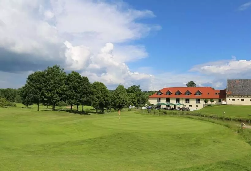 Hotelli Apartments Golfpark Schlossgut Sickendorf
