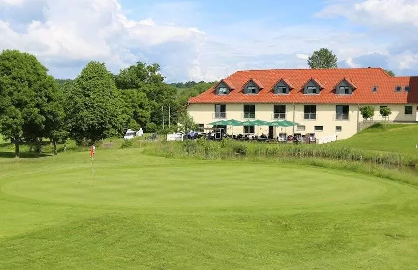 Hotelli Apartments Golfpark Schlossgut Sickendorf