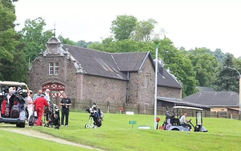 Hotelli Apartments Golfpark Schlossgut Sickendorf