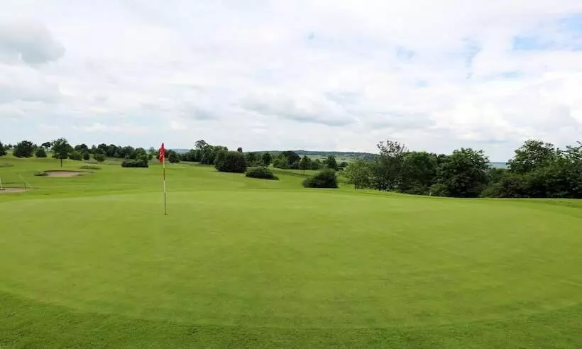 Hotelli Apartments Golfpark Schlossgut Sickendorf
