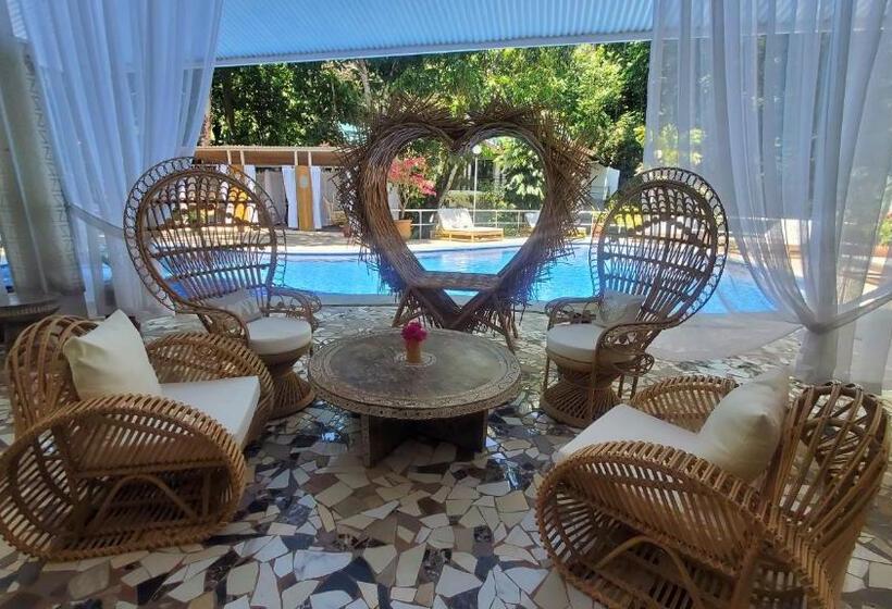 هتل Ecotica Boutique