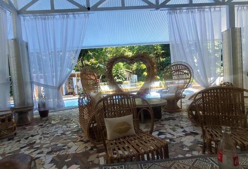 هتل Ecotica Boutique