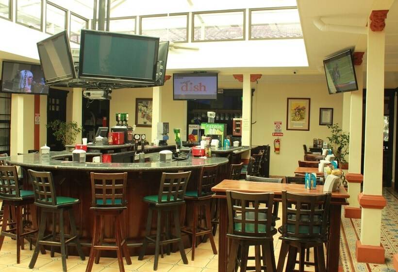 فندق Sportsmens Lodge