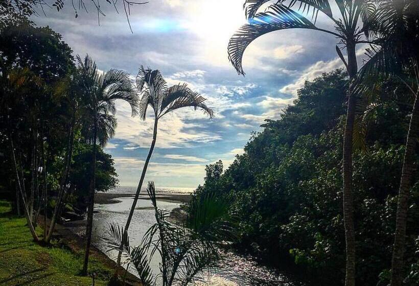 Beach Break Resort & Cr Surf Camp