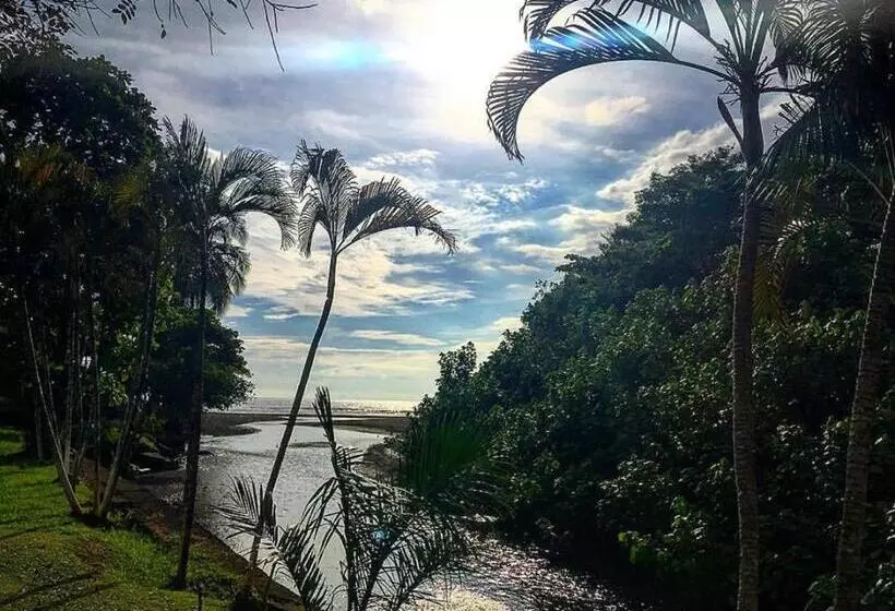 Beach Break Resort & Cr Surf Camp