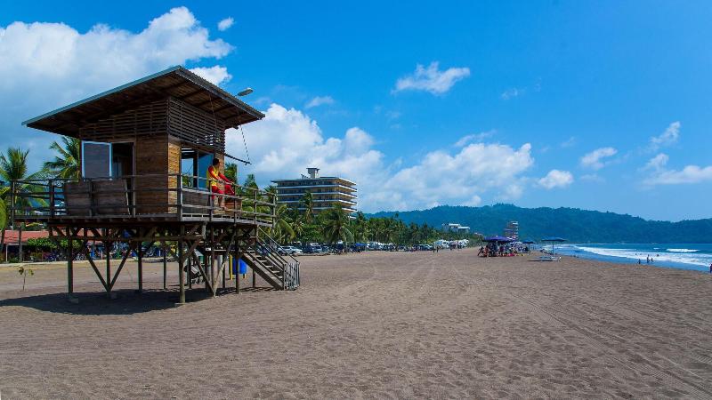 Beach Break Resort & Cr Surf Camp