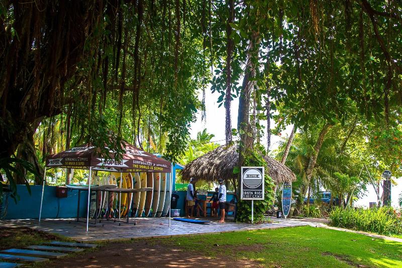 Beach Break Resort & Cr Surf Camp