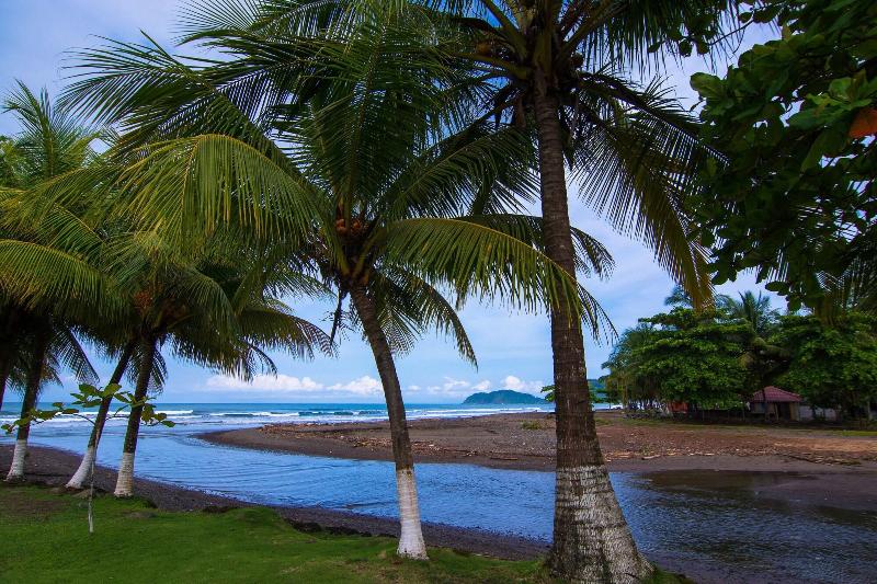 Beach Break Resort & Cr Surf Camp