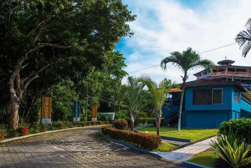 Beach Break Resort & Cr Surf Camp