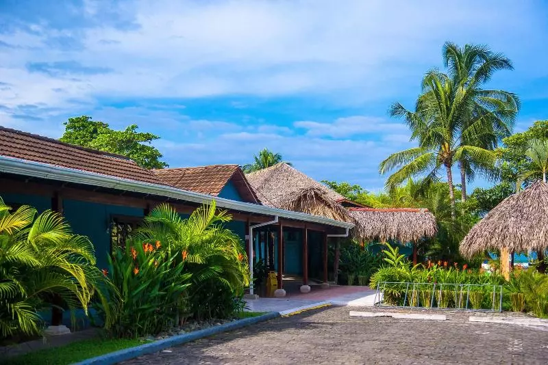 Beach Break Resort & Cr Surf Camp
