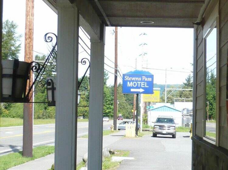 Stevens Pass Motel