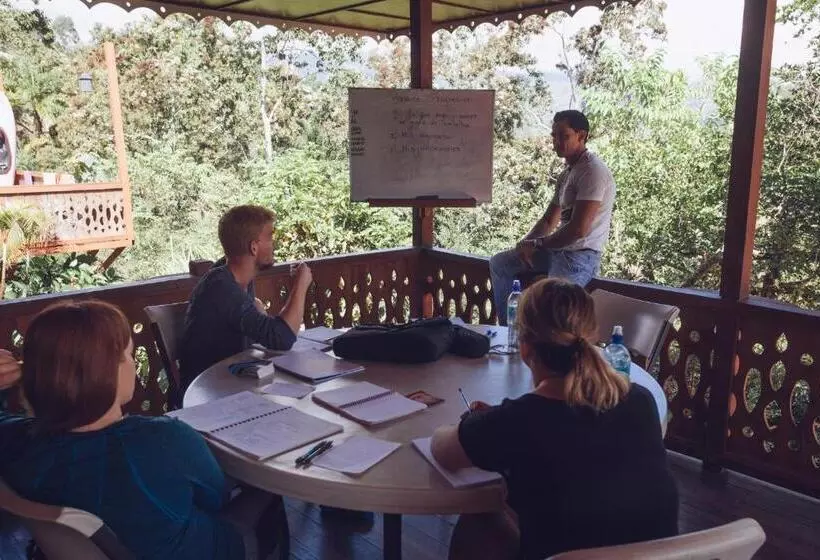 Retkeilymaja Spanish By The River Turrialba