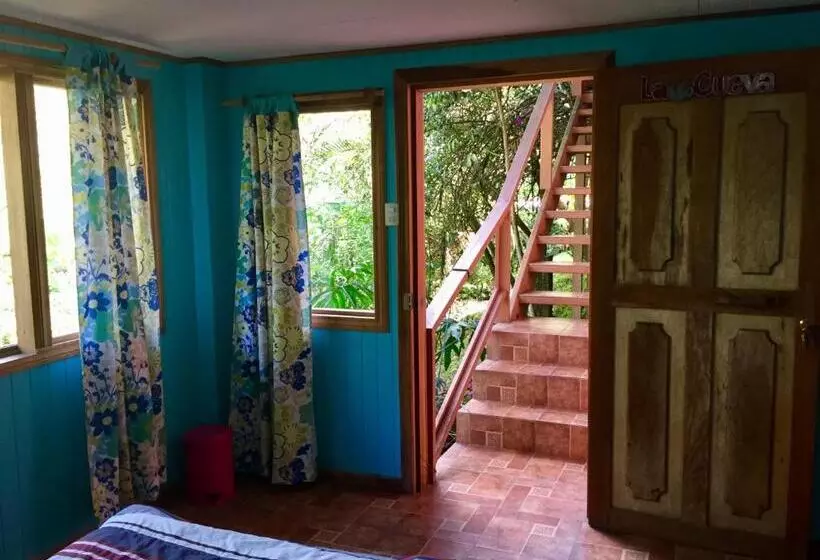 Retkeilymaja Spanish By The River Turrialba