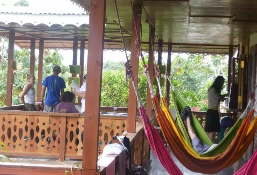 Retkeilymaja Spanish By The River Turrialba