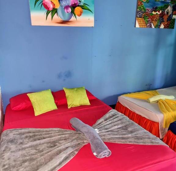 تختخواب و صبحانه Cabinas Tortuguero Natural