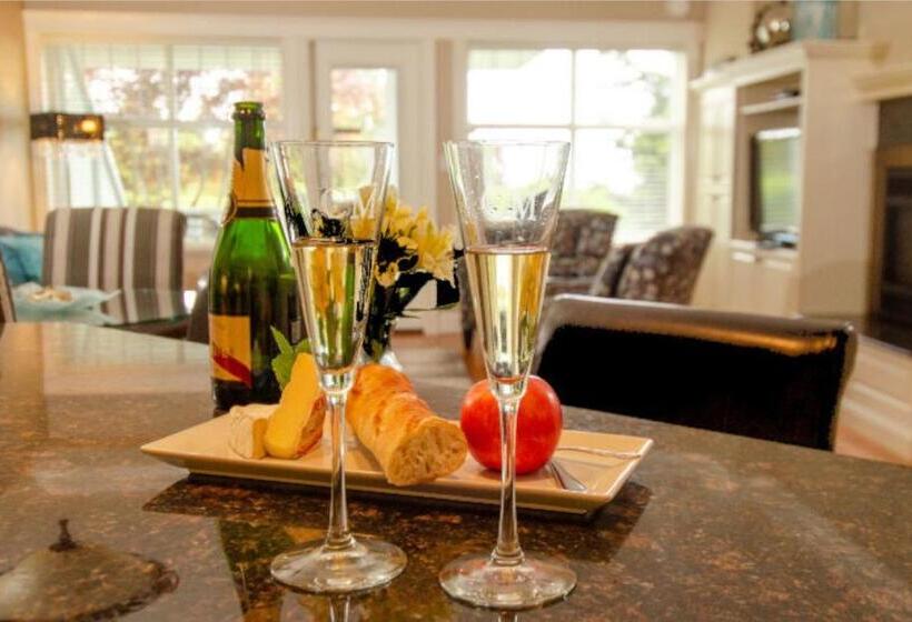 Crown Mansion Boutique Hotel & Villas