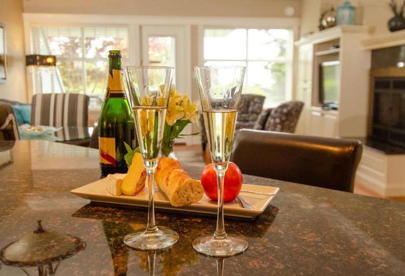 Crown Mansion Boutique Hotel & Villas