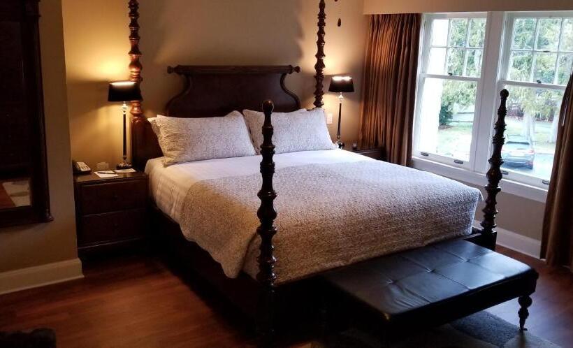 Crown Mansion Boutique Hotel & Villas