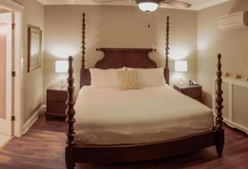 Crown Mansion Boutique Hotel & Villas