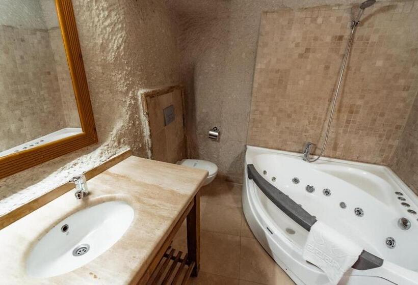 בית מלון כפרי Amber Cave Suites